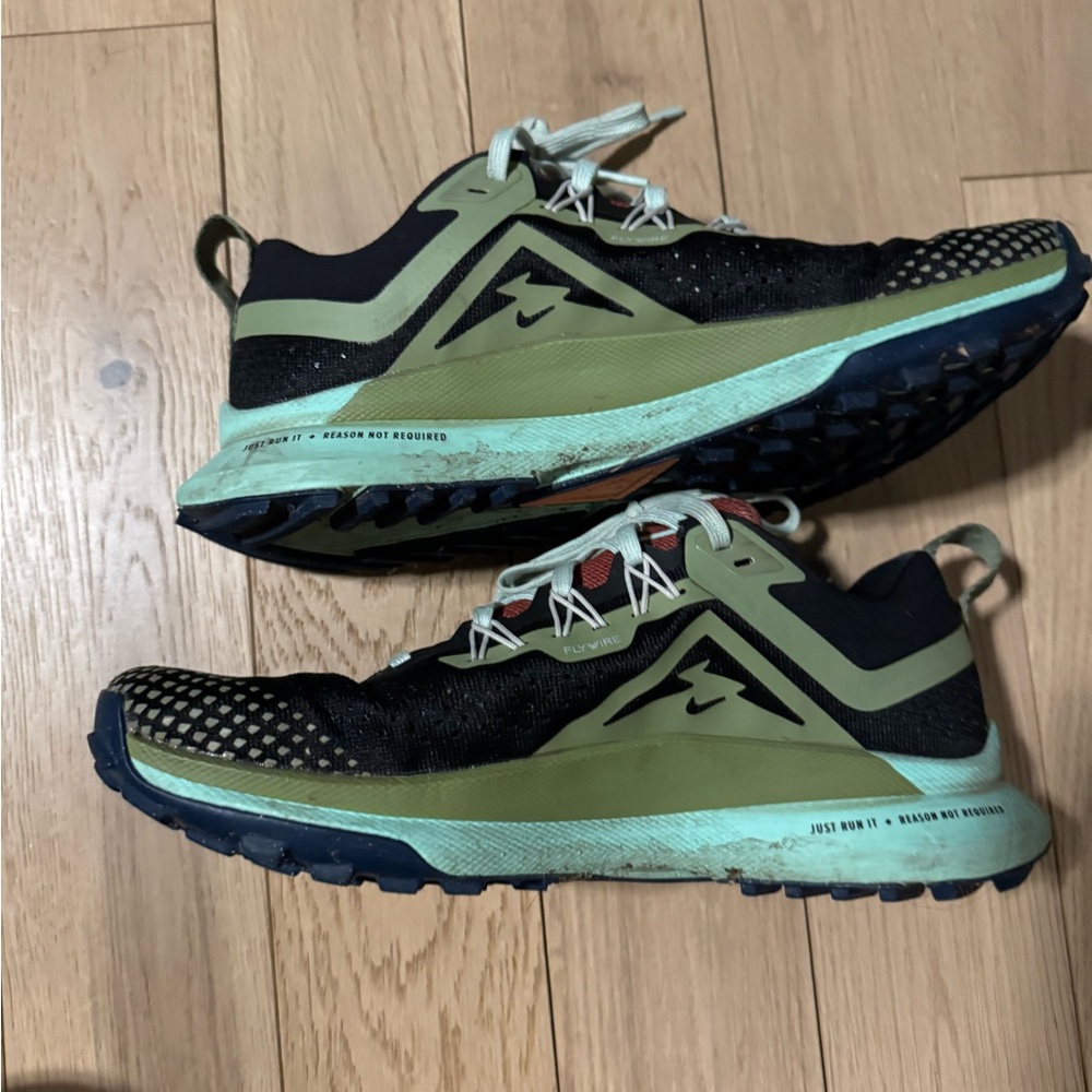 Nike women’s Navy and Green Trail Running Shoes